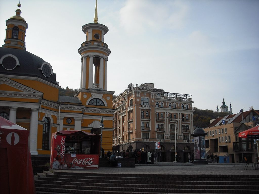 Метро Поштова
